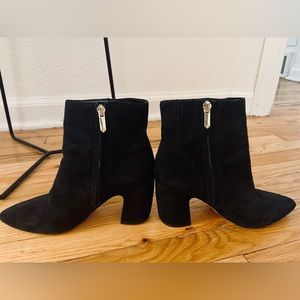 Lightly worn Sam Edelman suede boots. Goes above the ankle.